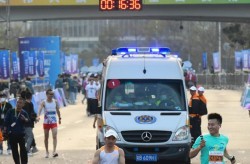 2024年中国马拉松数据分析安踏2023年财报及分析运动品牌财报解读